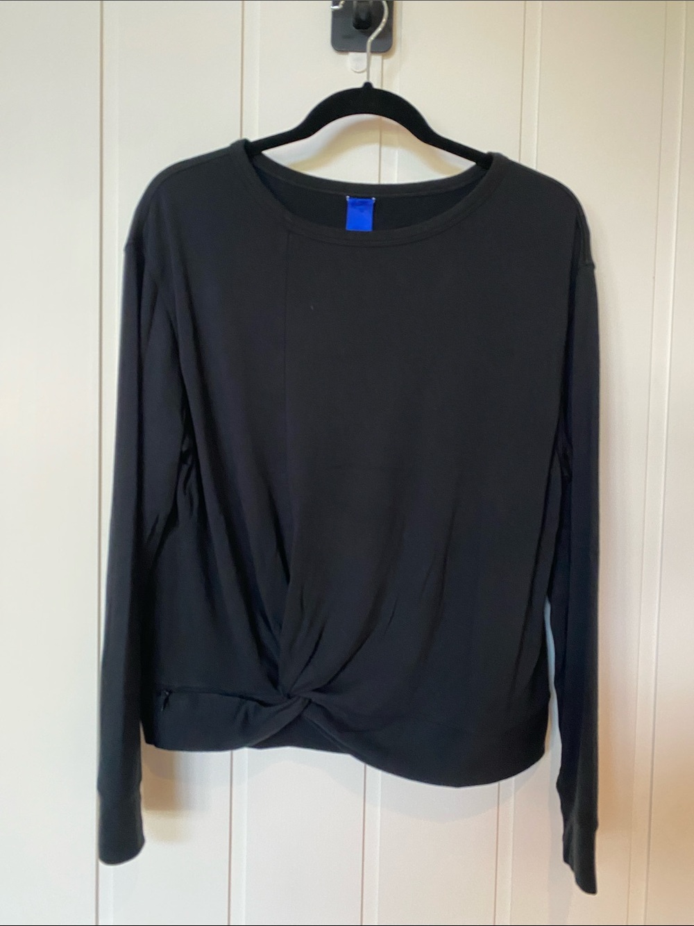 Kit and Ace Black Long-Sleeve Twist-Hem Top